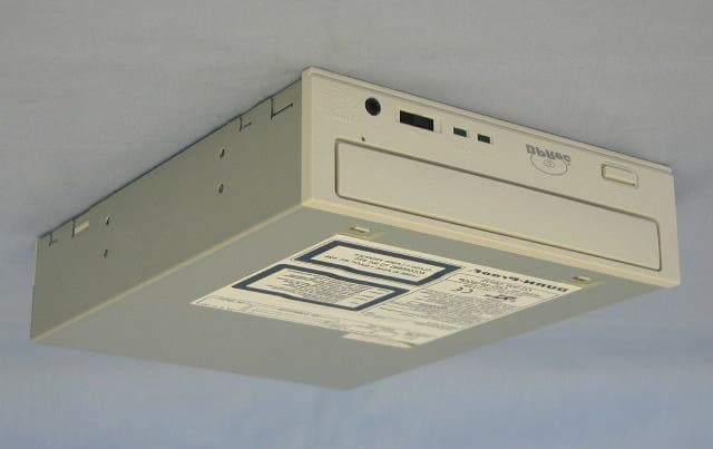 CD-RW Drive - FCC ID JBQCDR028 - Sanyo Electric Co Ltd (2)