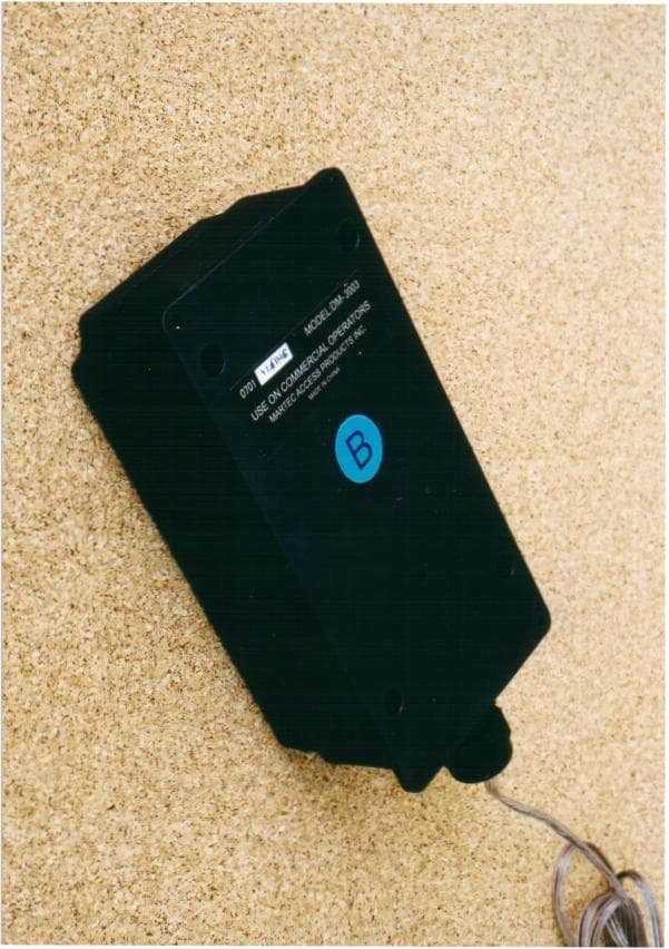 Garage Door Safety Transmitter - FCC ID JCQ993 - Martec Access Products Inc (1)