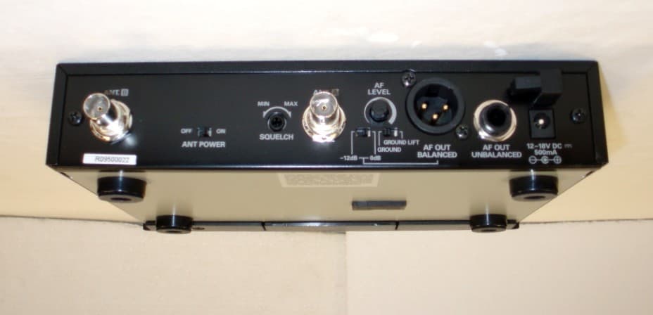 WIRELESS MIC RECEIVER - FCC ID JFZR2100AD - Audio-Technica Corporation (3)