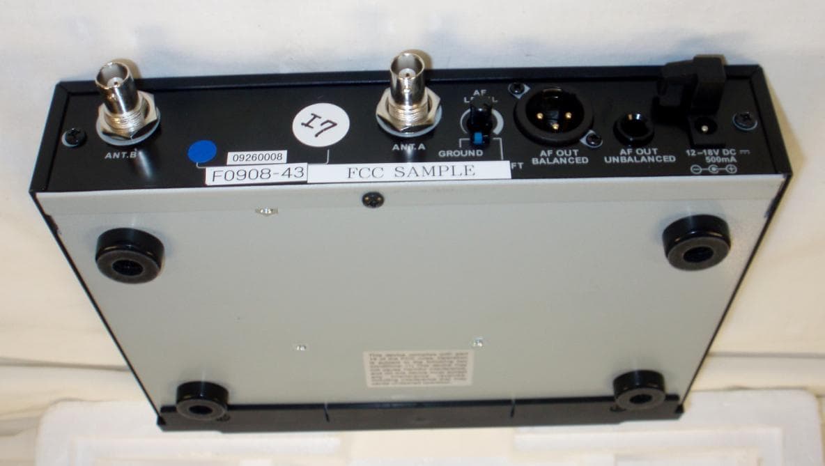 WIRELESS MICROPHONE RECEIVER - FCC ID JFZR3100BI - Audio-Technica Corporation (2)