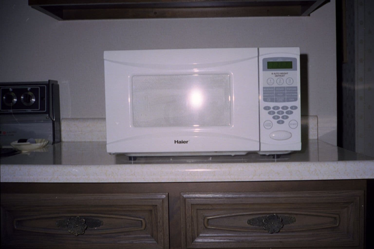 MICROWAVE OVEN-HOUSEHOLD - FCC ID JHU755 - Nisshin Industry Co Ltd