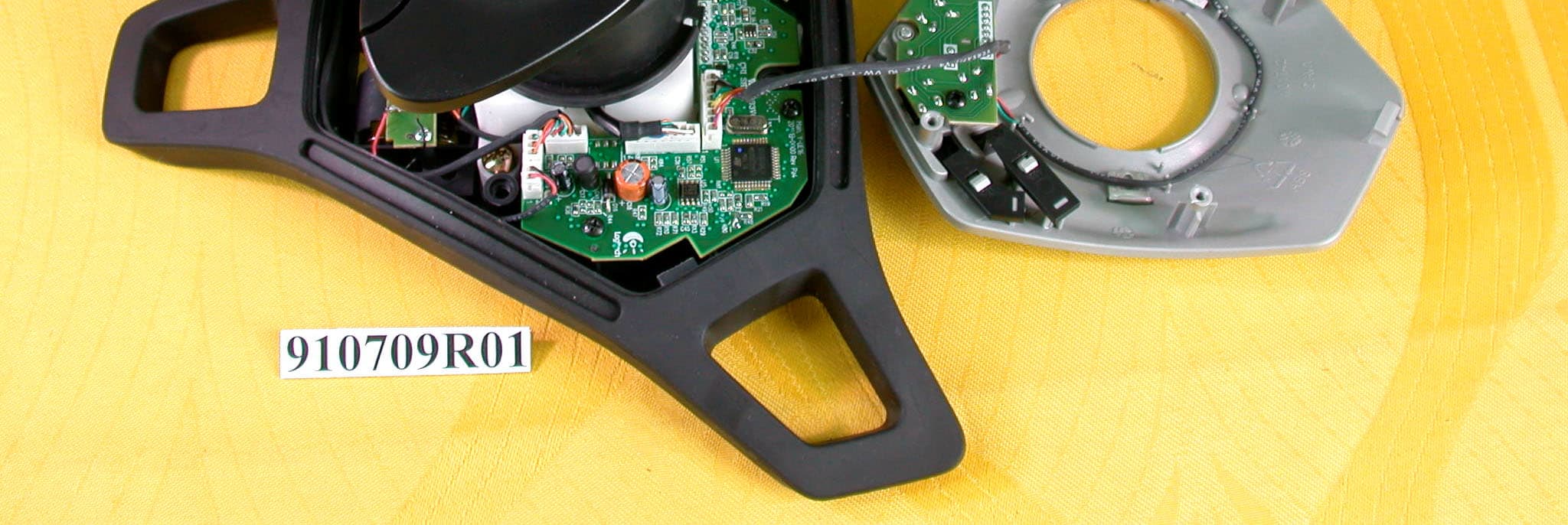 Joystick and USB Transceiver - FCC ID JNZ221613 - Logitech Far East Ltd (2)