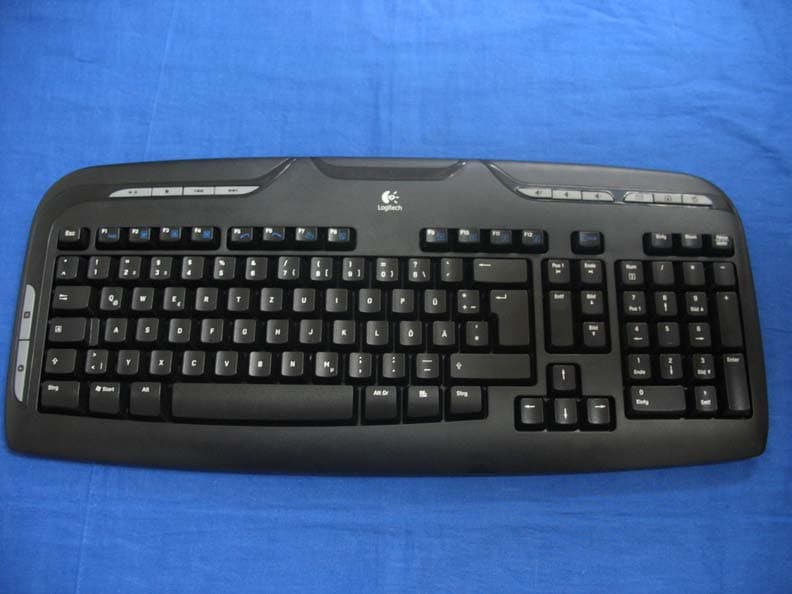 Wireless Keyboard - FCC ID JNZYRAZ71 - Logitech Far East Ltd (1)