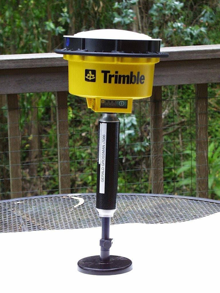 GPS Data Distribution System Receiver - FCC ID JUP-6211-450-1 - Trimble, Inc.
