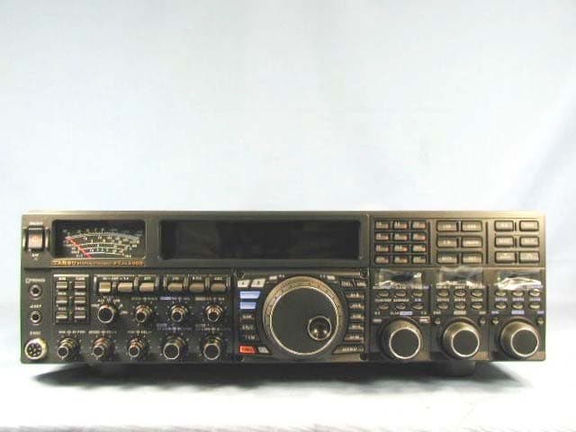HF Transceiver with Scanning Receiver - FCC ID K6620361X60 - Yaesu Musen Co., Ltd. (1)