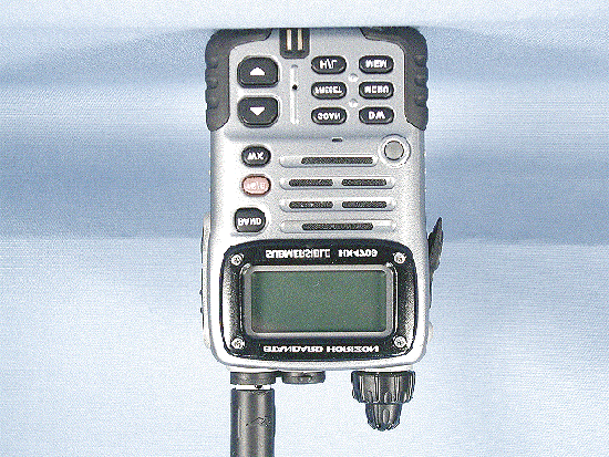 Non-broadcast Transceiver Held to Face - FCC ID K66HX470SA - Yaesu Musen Co., Ltd. (3)