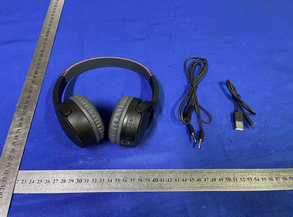 SOUNDFORM MINI Wireless On-Ear Headphones - FCC ID K7SAUD001 - Belkin International, Inc.