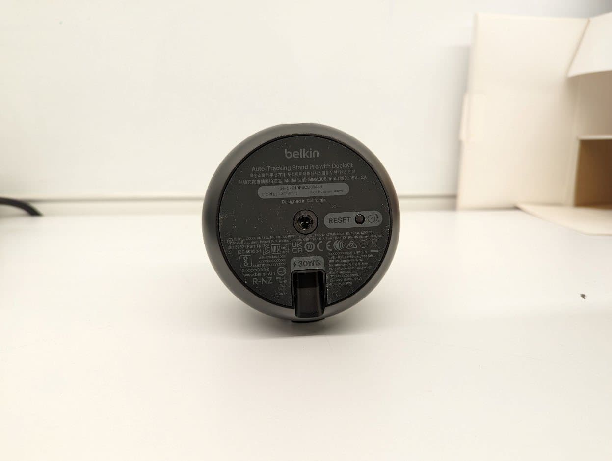Auto-Tracking Stand Pro with DockKit - FCC ID K7SMMA008 - Belkin International, Inc.
