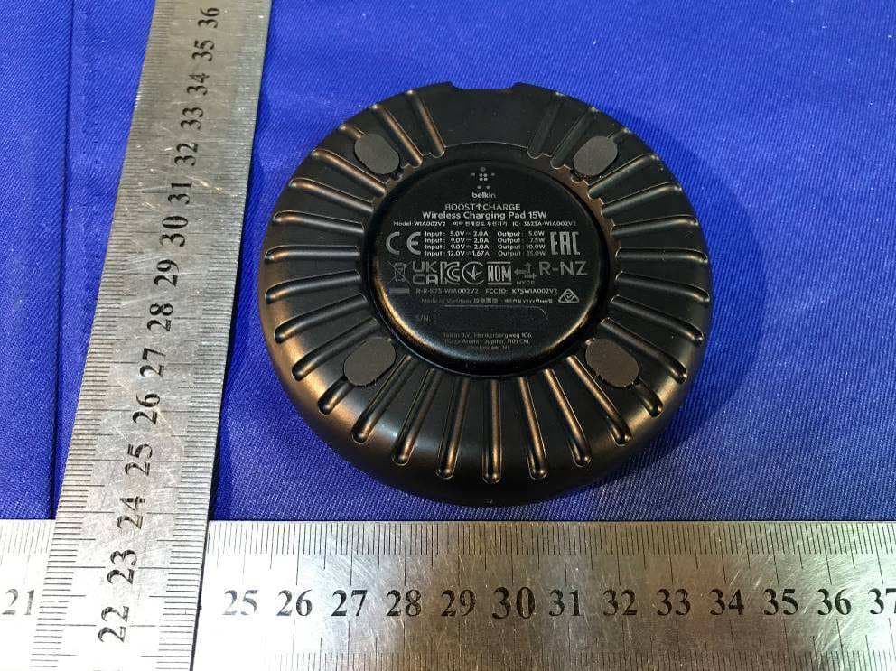 BOOST CHARGE Wireless Charging Pad 15W/ Wireless Charging Pad 15W - FCC ID K7SWIA002V2 - Belkin International, Inc. (2)
