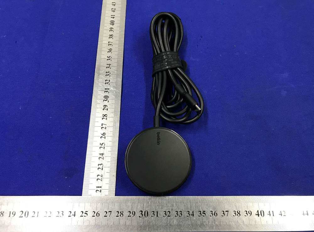 BOOST CHARGE Magnetic Portable Wireless Charger Pad - FCC ID K7SWIA005 - Belkin International, Inc. (2)