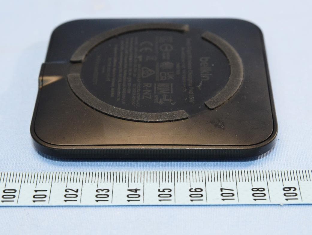 BoostCharge Pro Universal Easy Align Wireless Charging Pad 15W - FCC ID K7SWIA007 - Belkin International, Inc. (5)