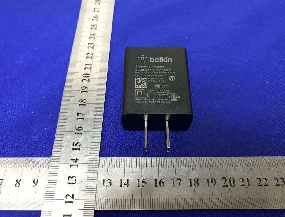 BOOST CHARGE Wireless Charging Stand 15W/ Wireless Charging Stand 15W - FCC ID K7SWIB002 - Belkin International, Inc. (2)
