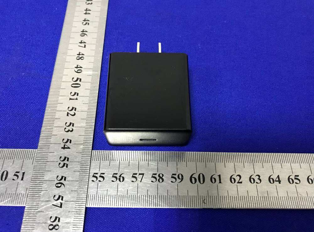 BOOSTCHARGE Portable Wireless Charger + Stand Special Edition - FCC ID K7SWIZ003 - Belkin International, Inc.