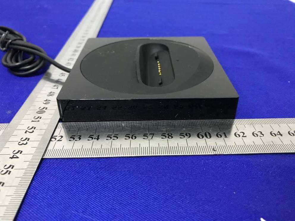 BOOSTCHARGE Portable Wireless Charger + Stand Special Edition - FCC ID K7SWIZ003 - Belkin International, Inc. (3)