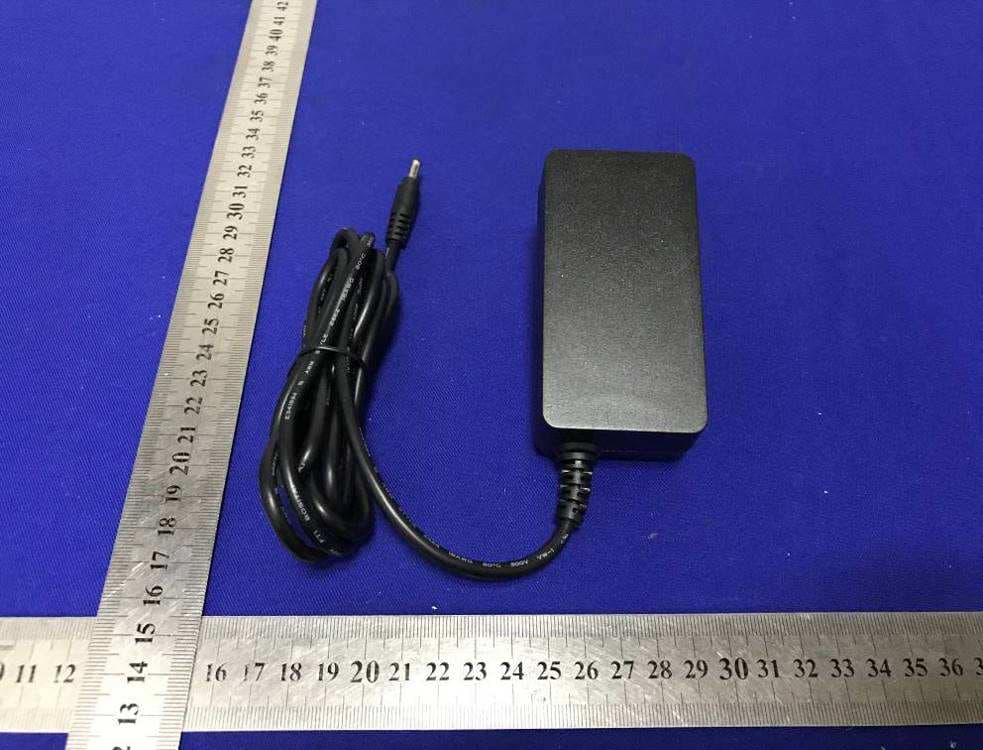 BOOST CHARGE Wireless Charging Stand 15W/ Wireless Charging Stand 15W - FCC ID K7SWIZ008 - Belkin International, Inc.