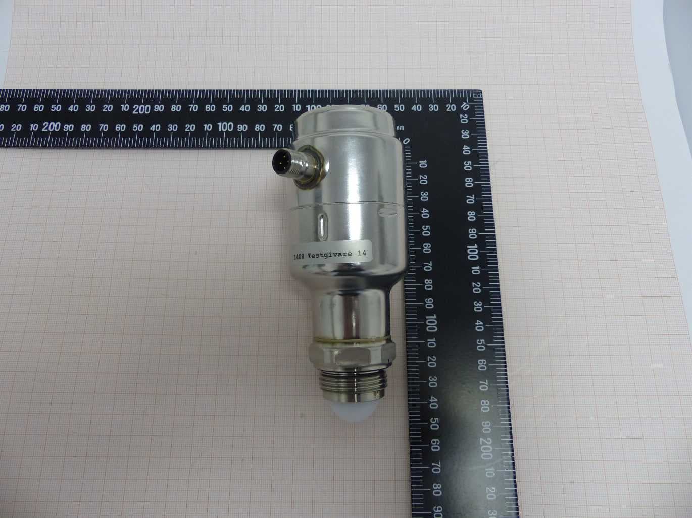 An LPR in the 77-81 GHz band - FCC ID K8C1408L - Rosemount Tank Radar AB