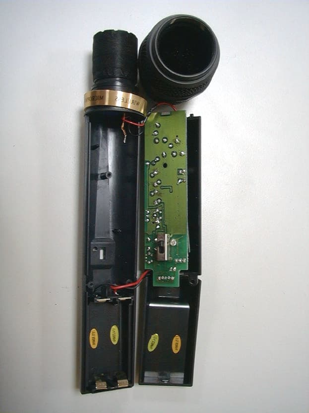 TBF - Licensed Broadcast Transmitter Held to Face - FCC ID K97WM-928 - Voice Craft Electronics Co Ltd (4)