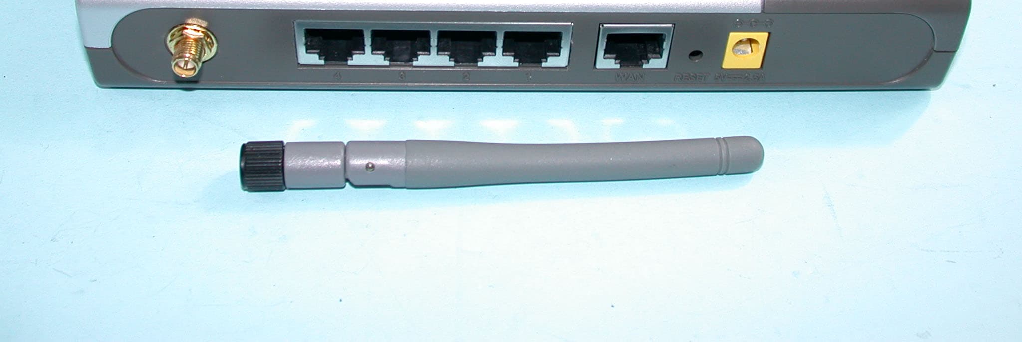 AirPlus Xtreme GTM Wireless Router - FCC ID KA2DI624VC2 - D-Link Corporation (4)