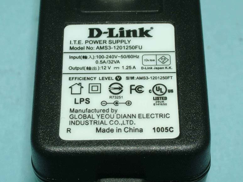 Intel wireless display TV adaptor - FCC ID KA2HD131A1 - D-Link Corporation (2)