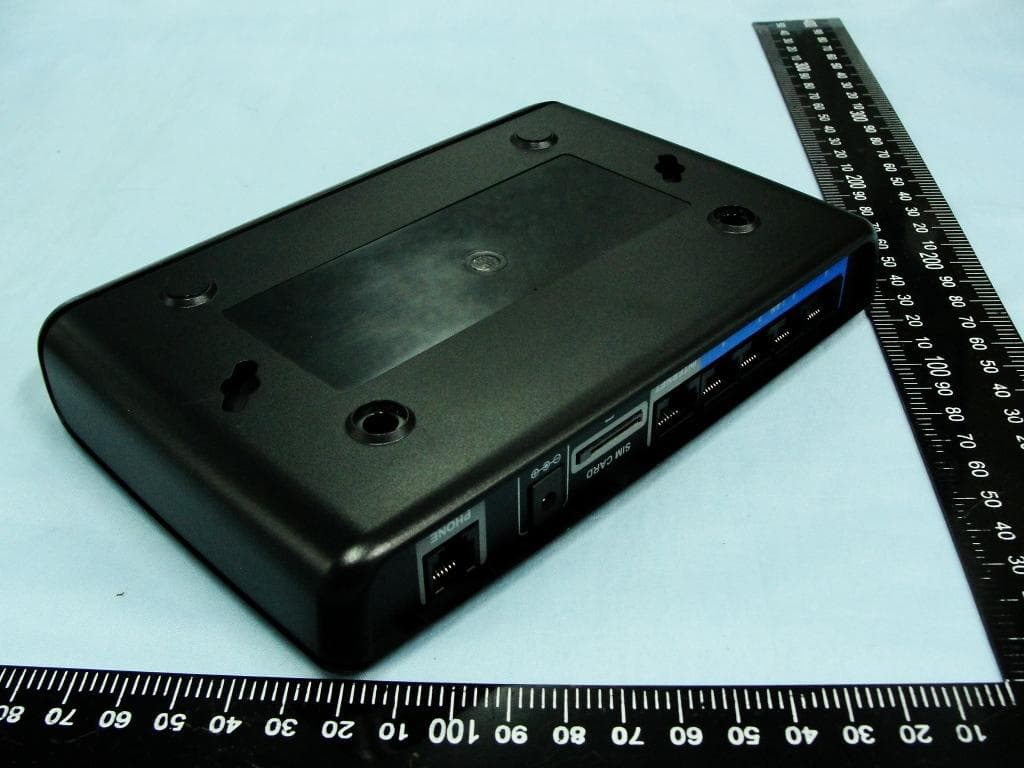 HSUPA 3.75G Mobile Communication Router - FCC ID KA2IR455UA1 - D-Link Corporation (4)