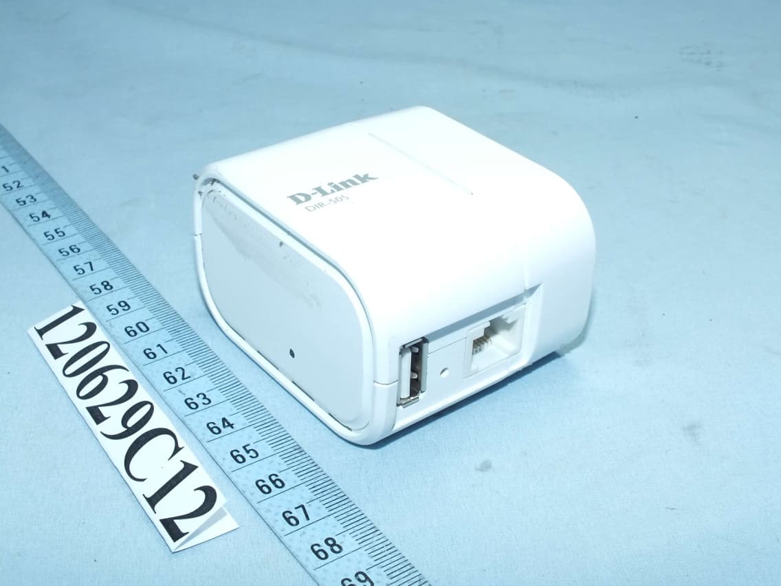 All-in-One Mobile Companion / Travel Cloud Router - FCC ID KA2IR505LA1 - D-Link Corporation (2)