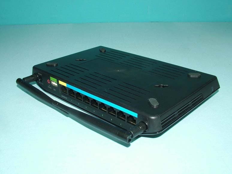 WIRELESS N 8-port ROUTER - FCC ID KA2IR632A1 - D-Link Corporation (2)