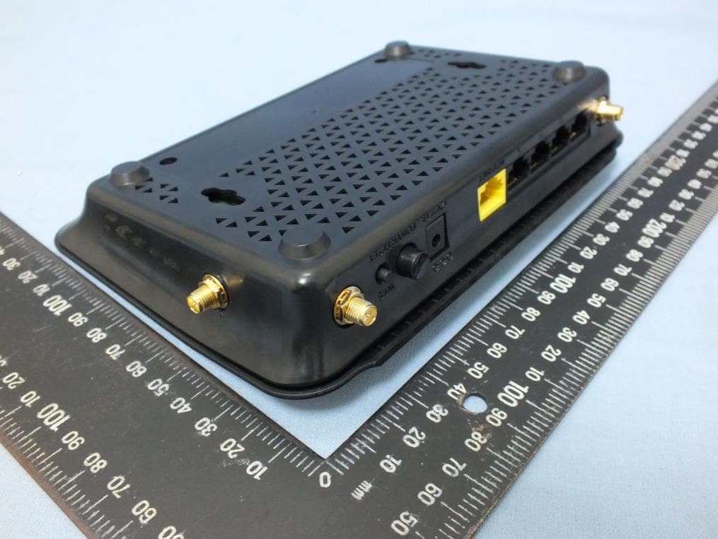 AC1200 Wi-Fi Gigabit Router - FCC ID KA2IR842A1 - D-Link Corporation (3)