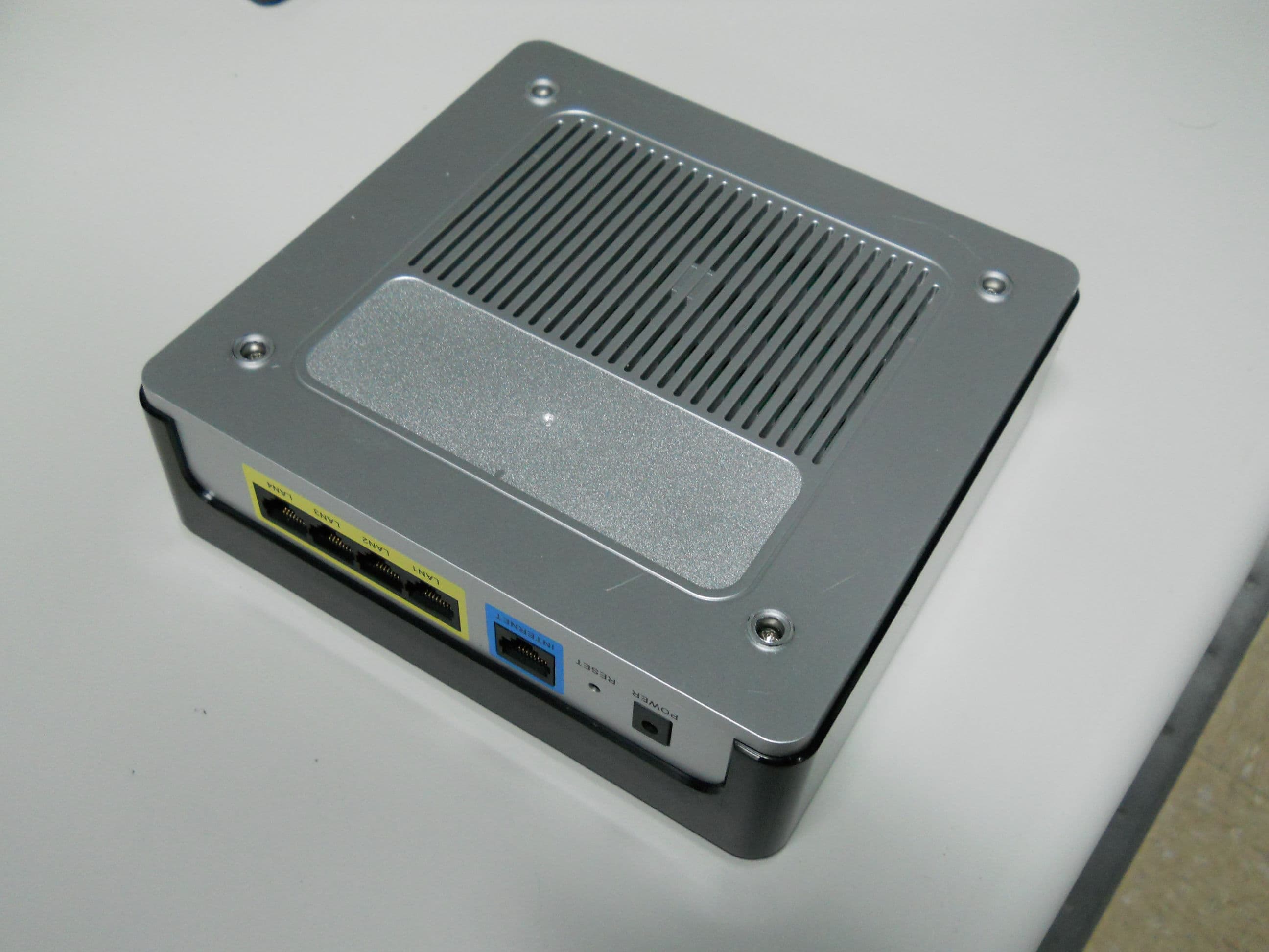 Wi-Fi Invite Home Router - FCC ID KA2RFHTN104A1 - D-Link Corporation (1)