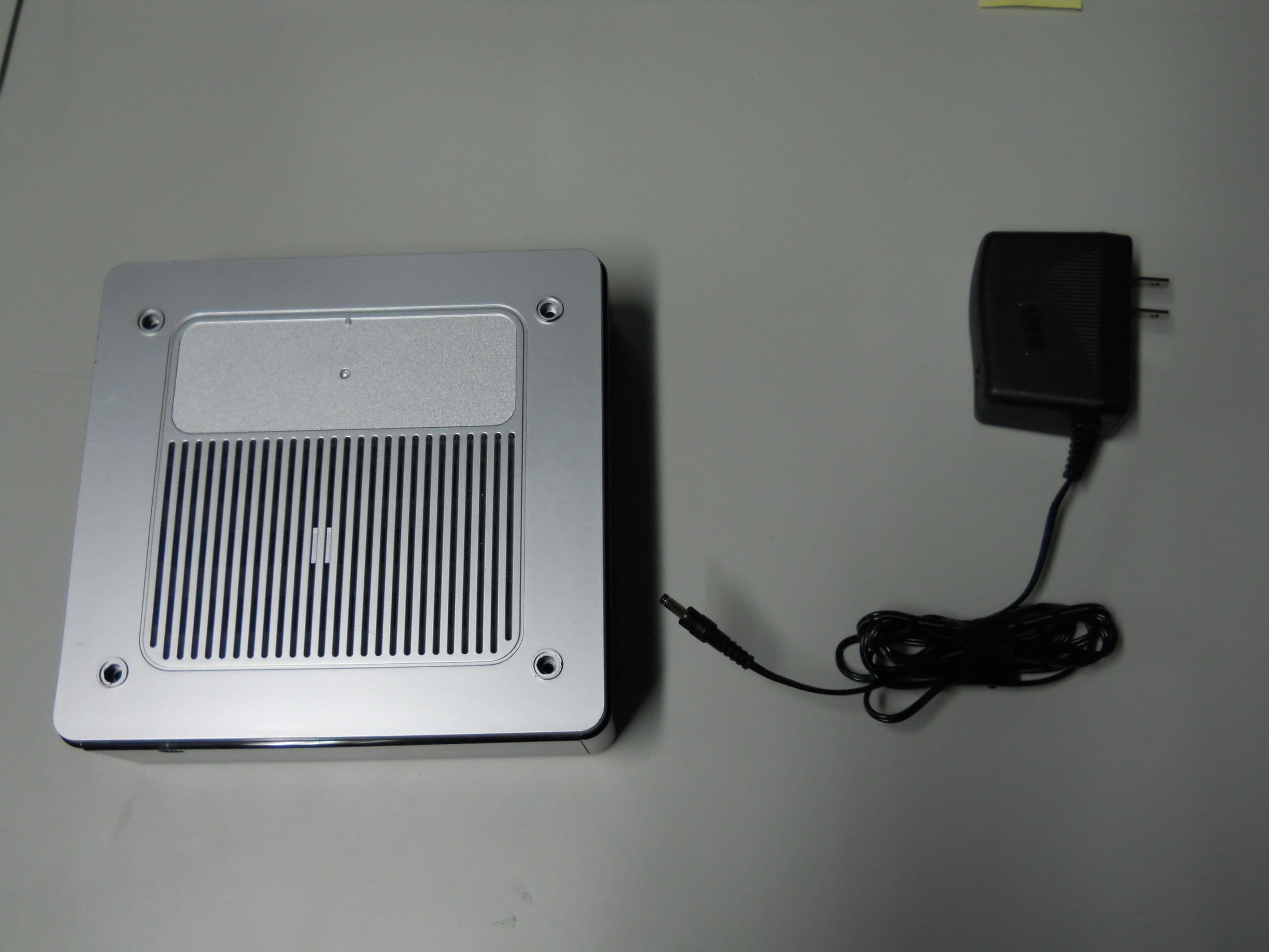 Wi-Fi Invite Home Router - FCC ID KA2RFHTN104A1 - D-Link Corporation (4)