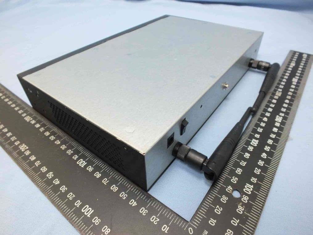 AC800 Selectable Dual Band VPN Business Router - FCC ID KA2SR500ACA1 - D-Link Corporation (4)