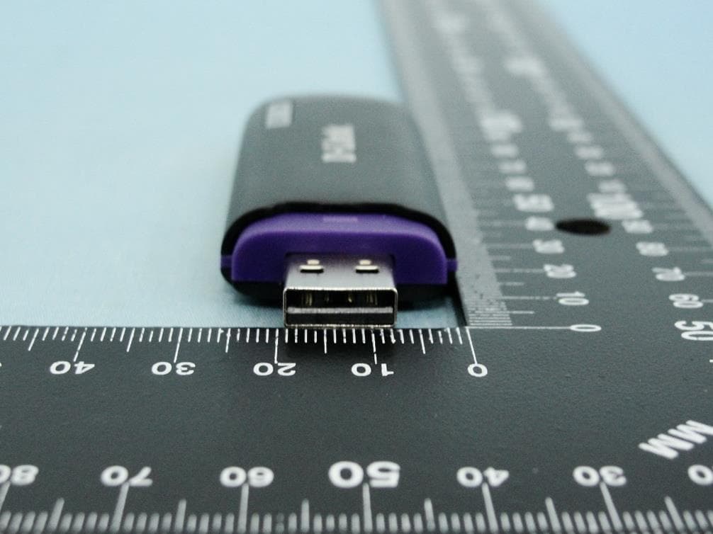 DC-HSPA+ Le Petit Router - FCC ID KA2WR810A1 - D-Link Corporation (3)