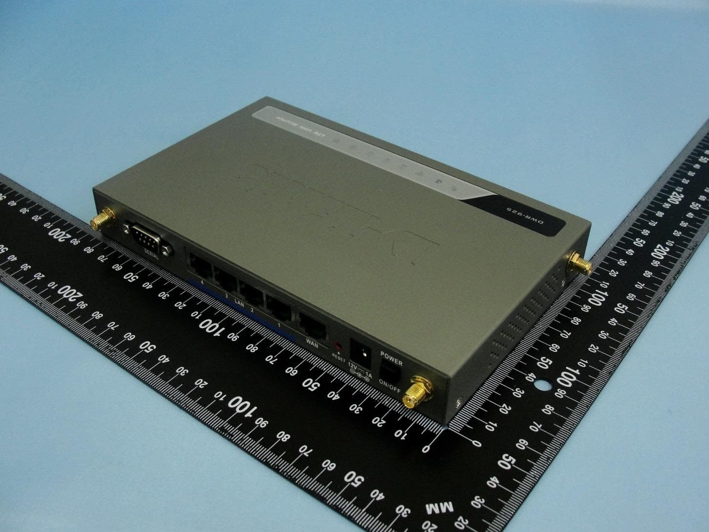 4G LTE VPN Router - FCC ID KA2WR925A2 - D-Link Corporation (3)