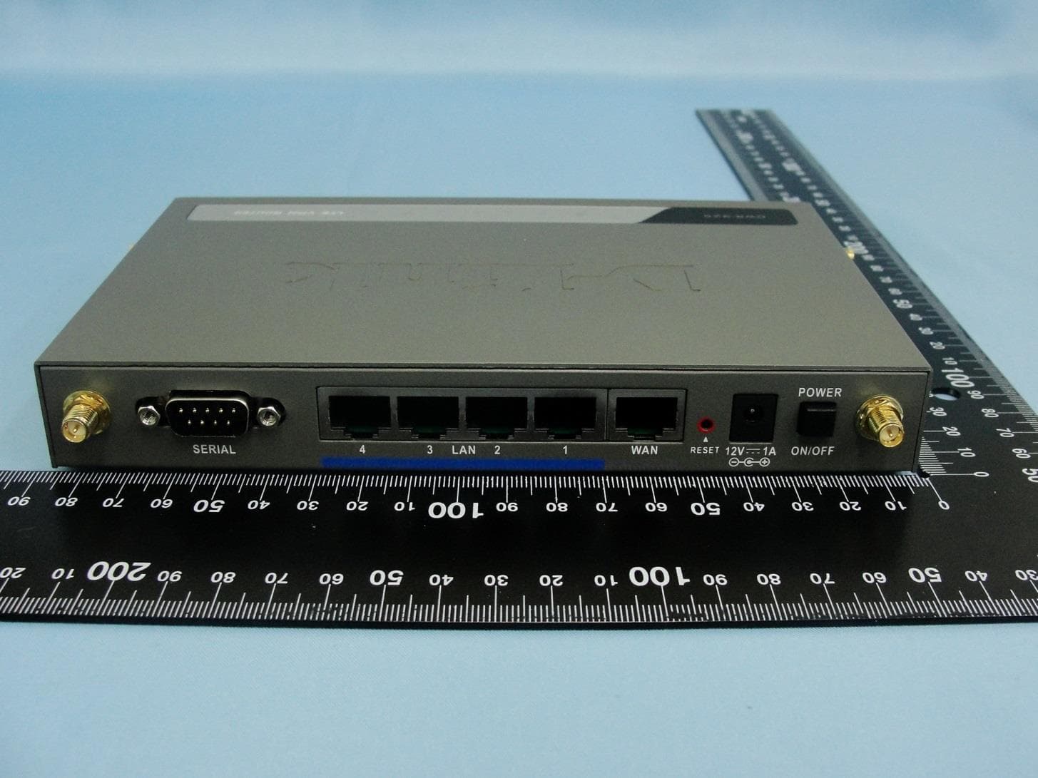 4G LTE VPN Router - FCC ID KA2WR925A2 - D-Link Corporation (5)