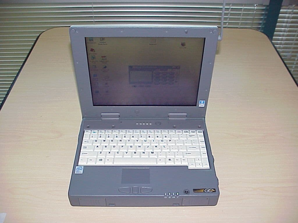 LapTop with GSM/GPRS Card - FCC ID KBCIX250AC750 - General Dynamics Itronix Corporation