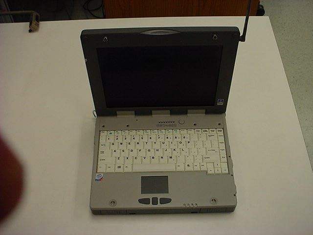 Laptop PC W/Dual Band GSM/GPRS, WLAN & Bluetooth - FCC ID KBCIX260MPIA755BT - General Dynamics Itronix Corporation (4)