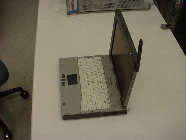 Laptop PC W/Dual Band GSM/GPRS, WLAN & Bluetooth - FCC ID KBCIX260MPIA755BT - General Dynamics Itronix Corporation (3)