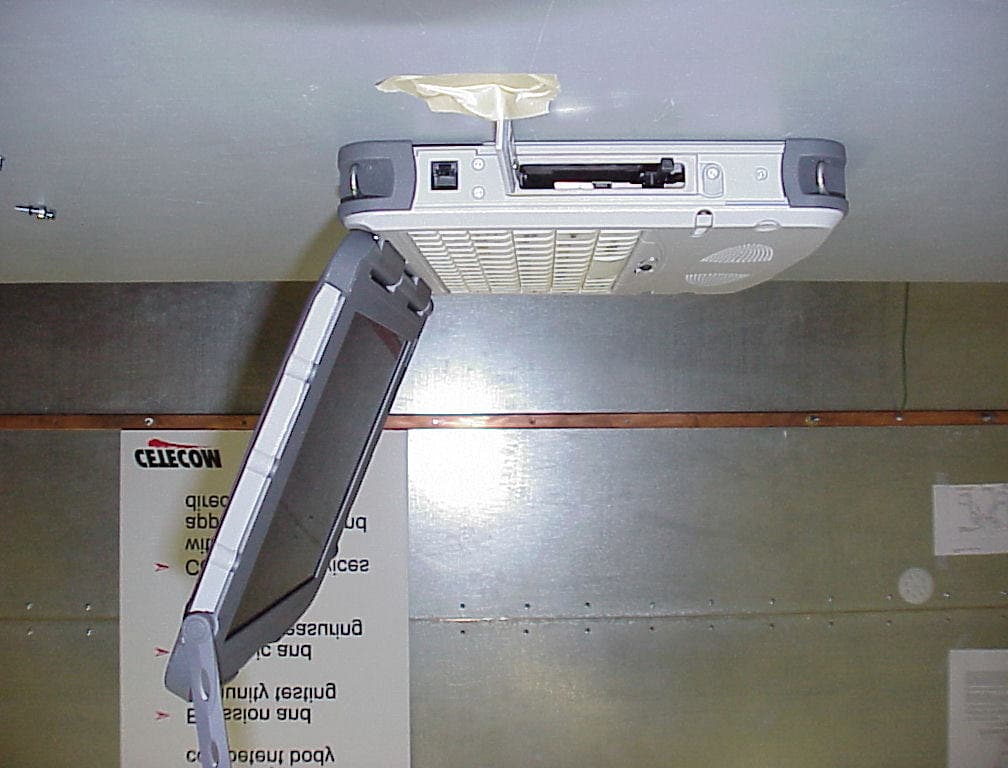 Laptop with build-in Dual Band CDMA PCMCIA Card - FCC ID KBCIX550AC555 - General Dynamics Itronix Corporation (2)