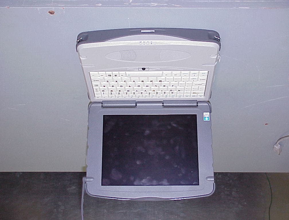 Laptop with build-in Dual Band CDMA PCMCIA Card - FCC ID KBCIX550AC555 - General Dynamics Itronix Corporation (4)