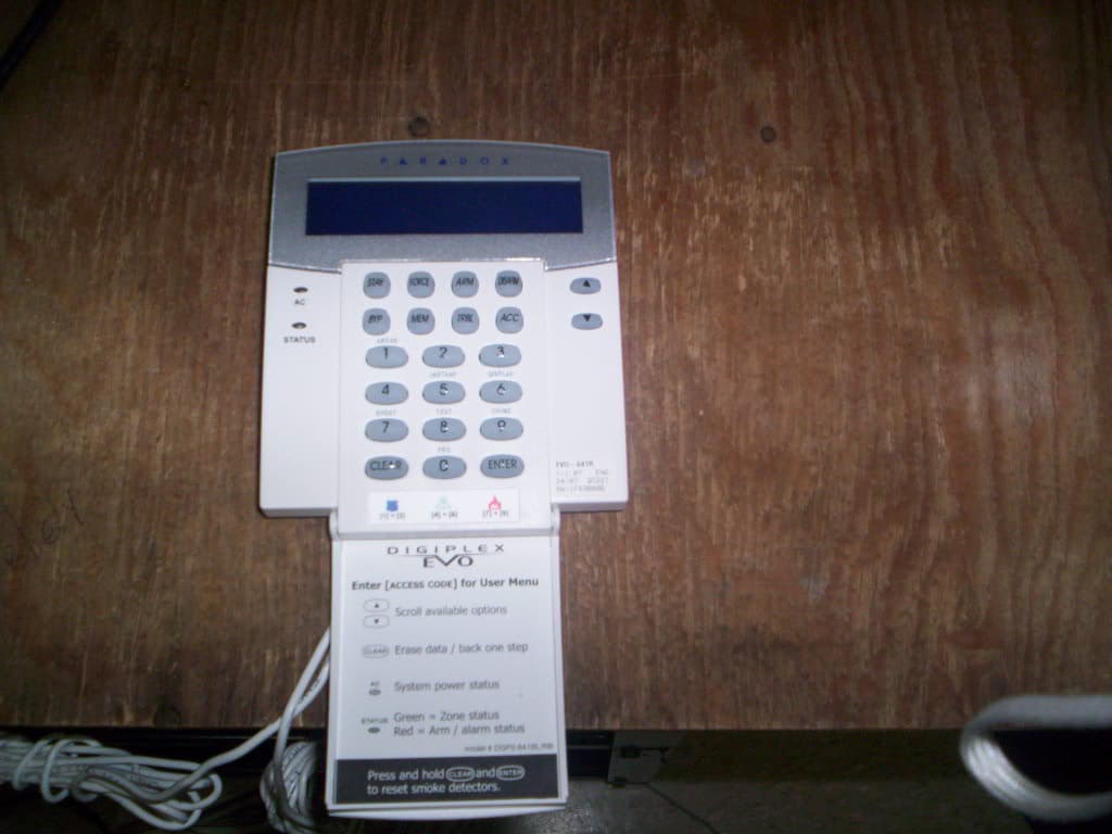 Alarm system keypad with card reader - FCC ID KDYEVO641R - Paradox Security Systems