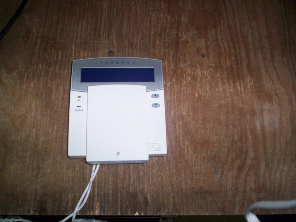 Alarm system keypad with card reader - FCC ID KDYEVO641R - Paradox Security Systems (2)