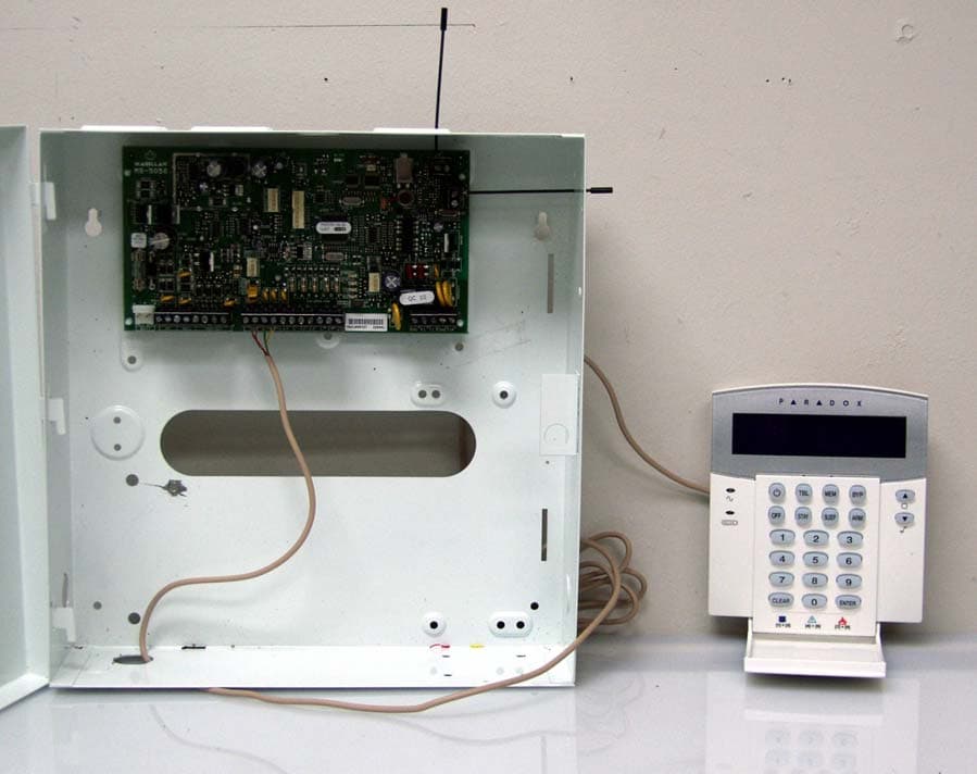 Wireless Alarm System Control Panel - FCC ID KDYMG5050 - Paradox Security Systems