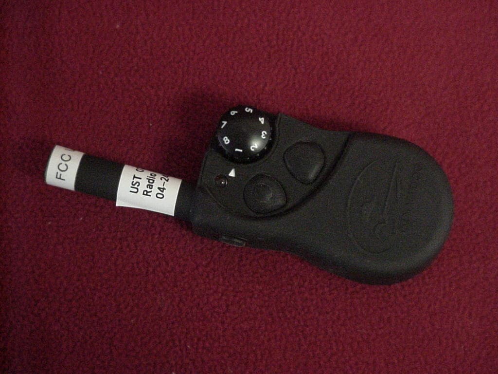 Pet Training System Transmitter - FCC ID KE3-FT303A - Radio Systems Corp