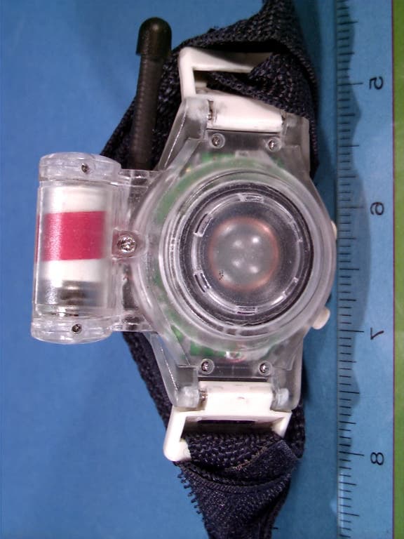 2-Way Portable FM Wrist-worn Radio Transceiver (FR - FCC ID KNZ48413 - DSI (HK) Ltd (2)