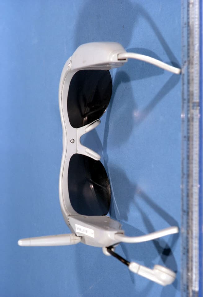 Wireless Sun Glass Walkie Talkie - FCC ID KNZ48521 - DSI (HK) Ltd (2)