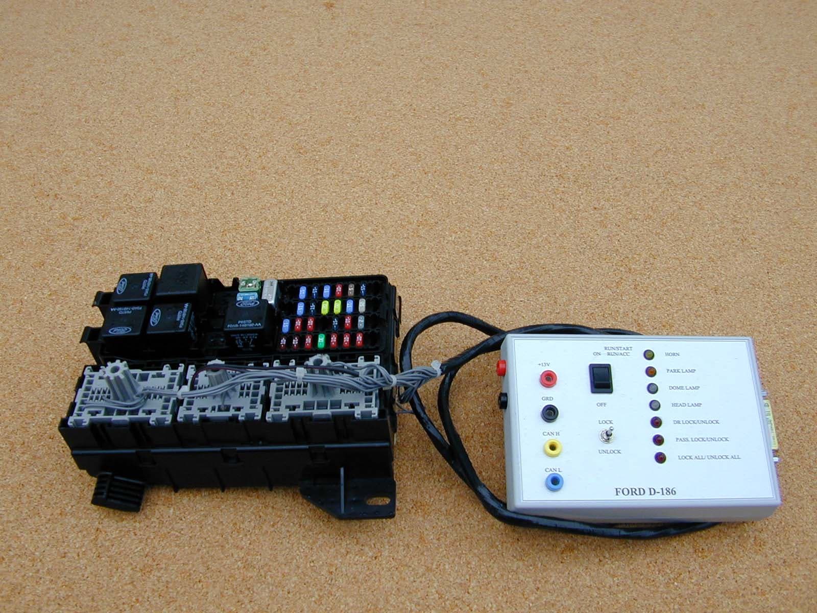 Automotive Receiver - FCC ID KOBFR04D186 - Lear Corporation (3)