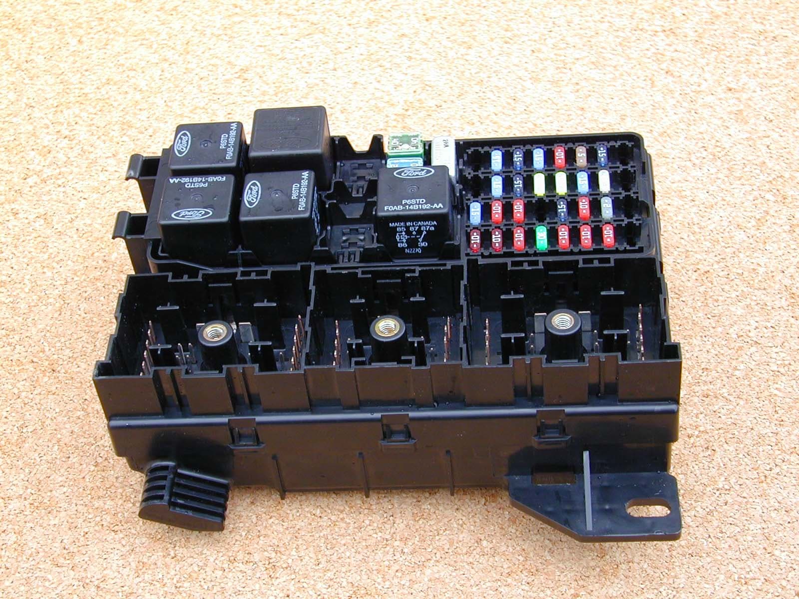 Automotive Receiver - FCC ID KOBFR04D186 - Lear Corporation