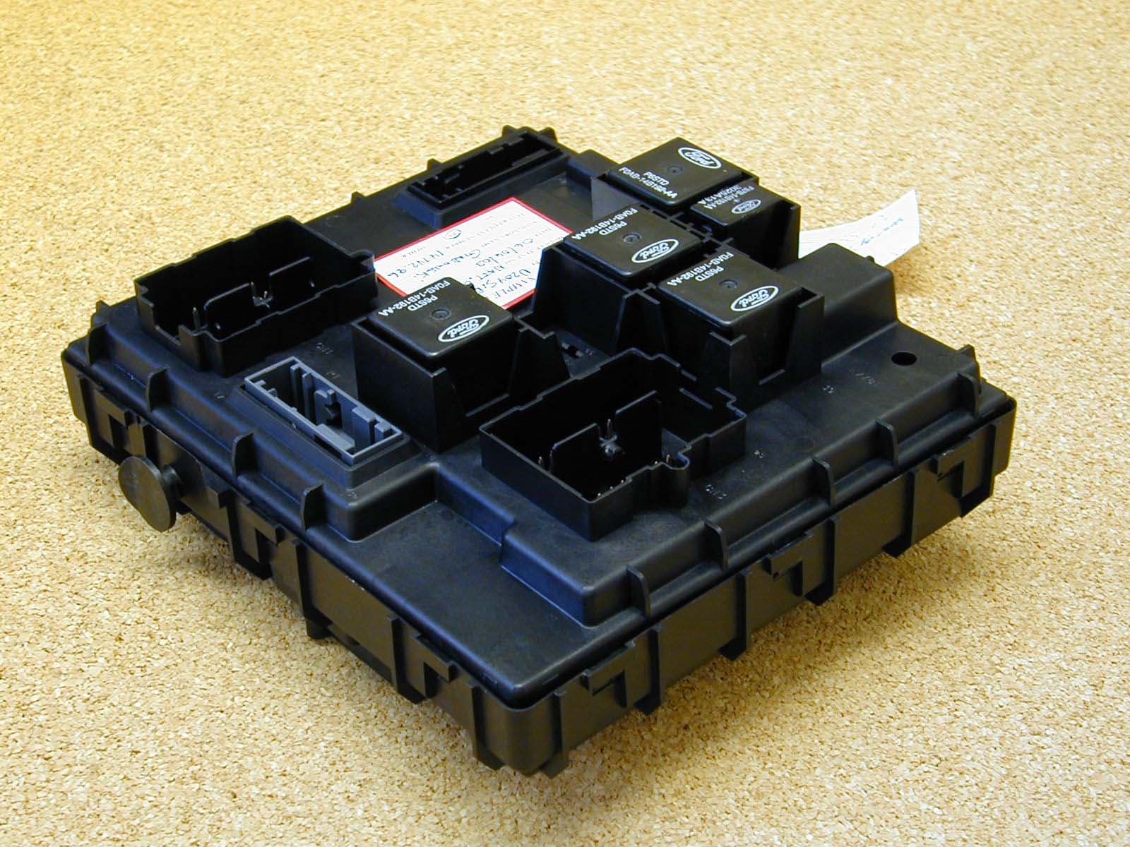 Automobile Security/Convenience Receiver - FCC ID KOBFR04U204 - Lear Corporation (2)