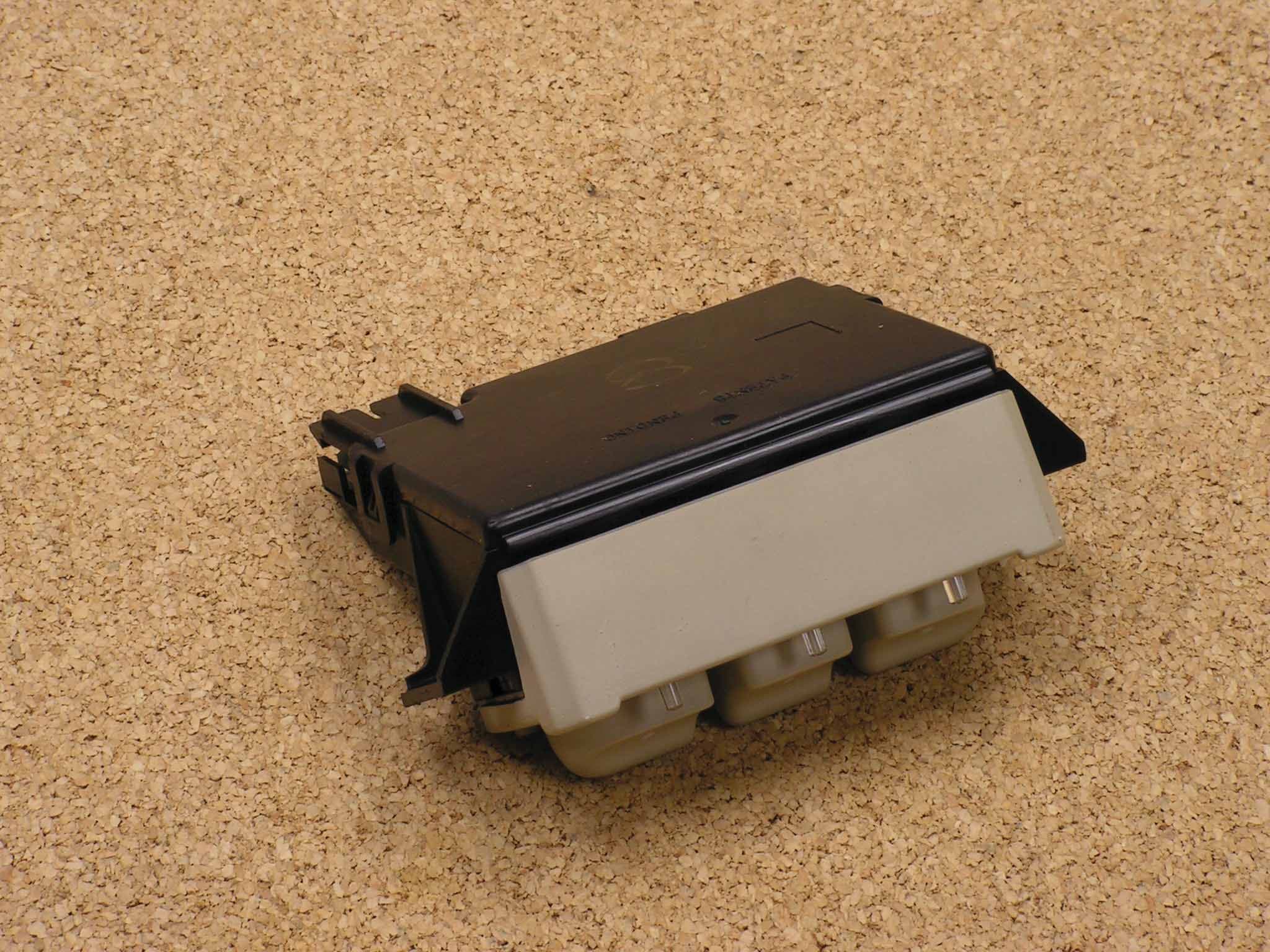 Universal Garage Door/Gate Opener Transmitter - FCC ID KOBGTE10B - Lear Corporation (3)