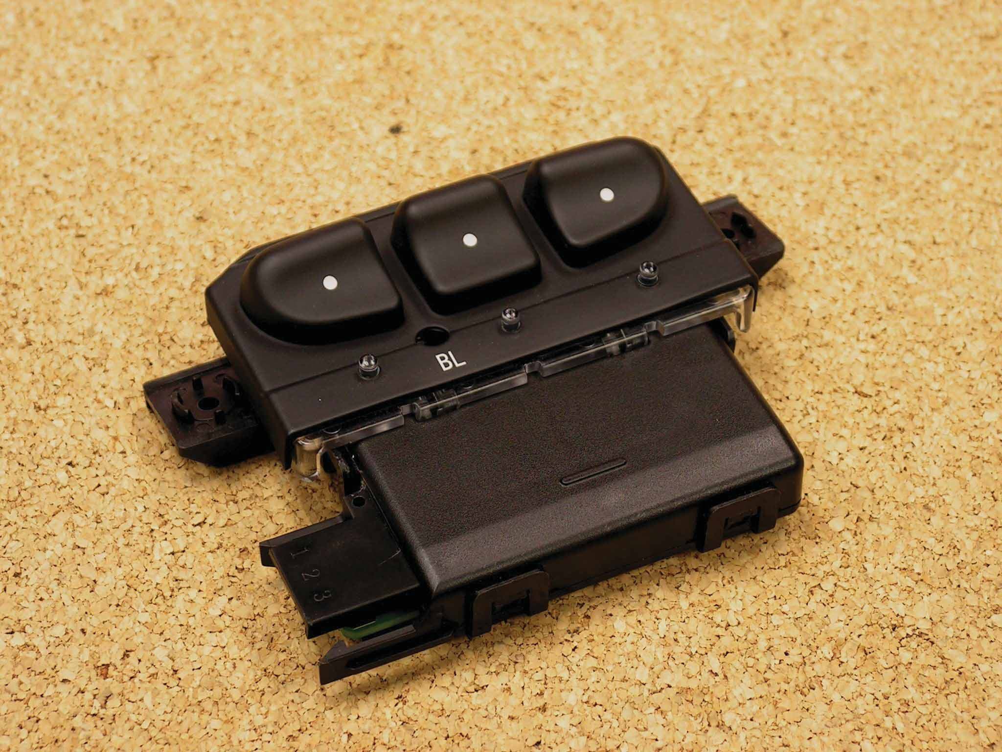 Car2U System TX - FCC ID KOBGTE12A - Lear Corporation (2)