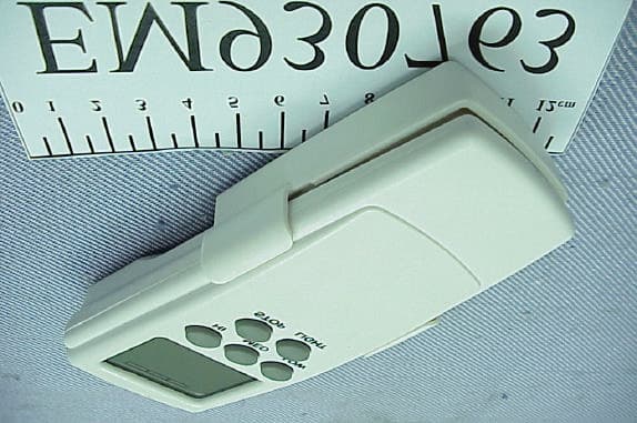 Fan-Light Remote Controller(Transmitter) - FCC ID KUJ9302 - Chungear Industrial Co Ltd (3)